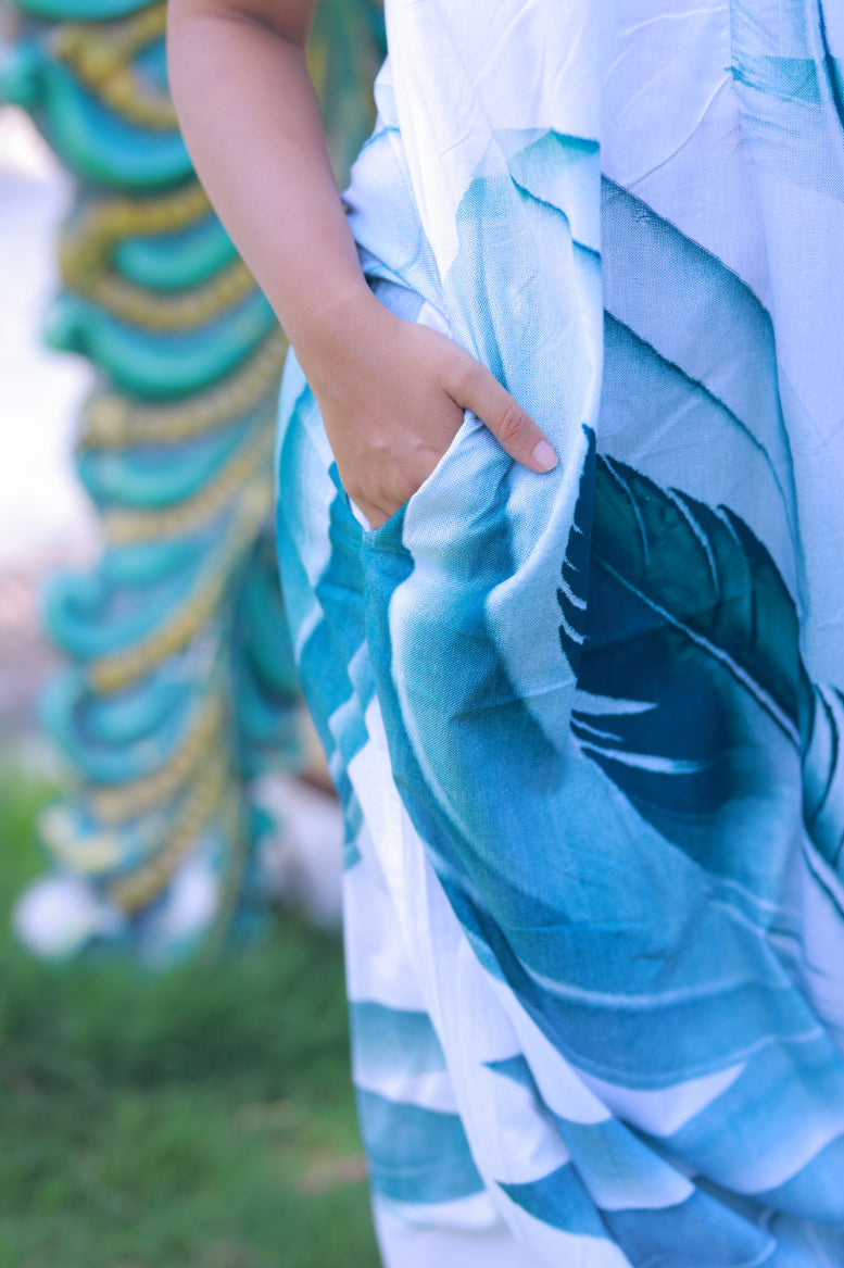 White With Green Leaf Design Invisible Center Zip Nighty