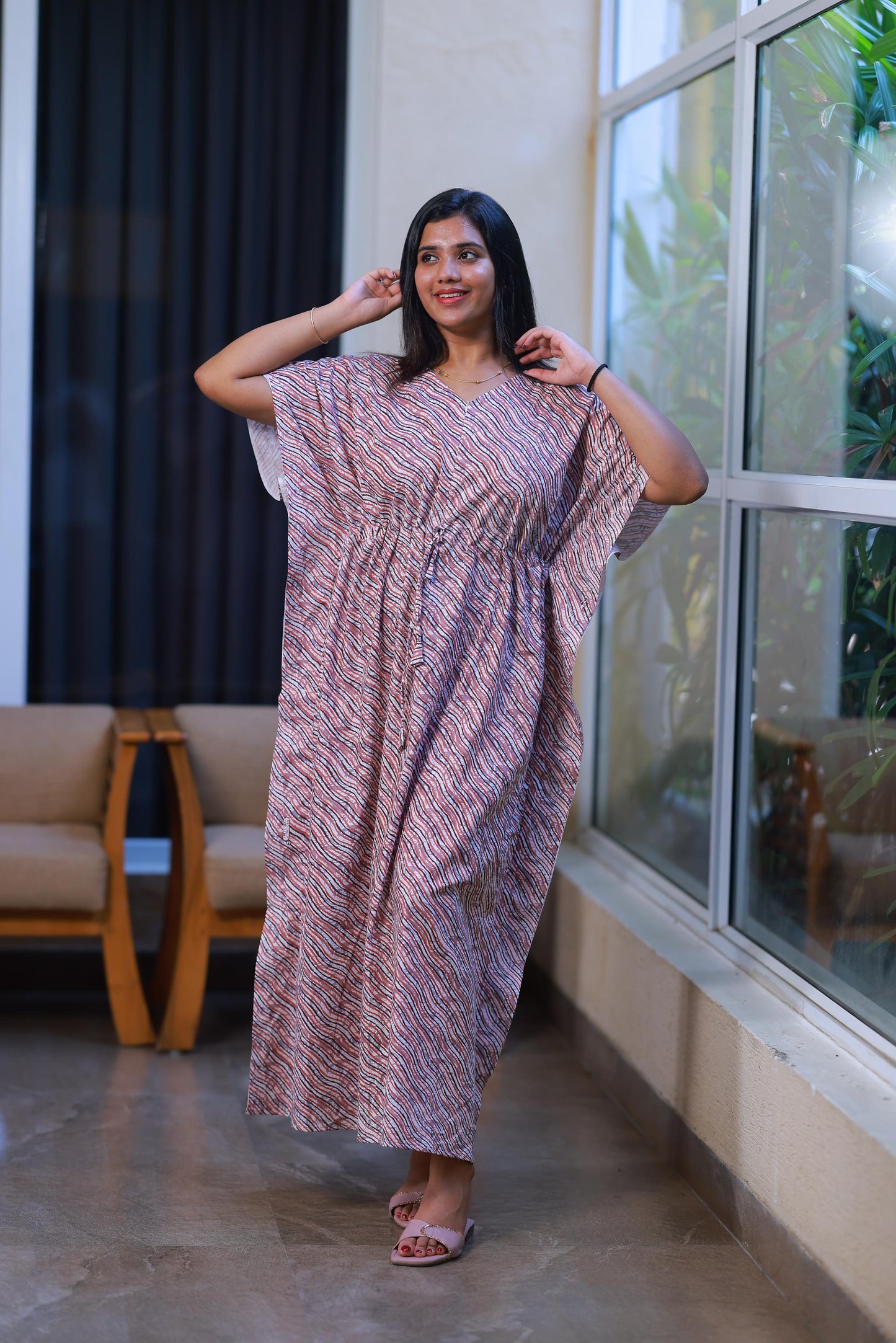 Brown With White Slite Line Design kaftan center zip