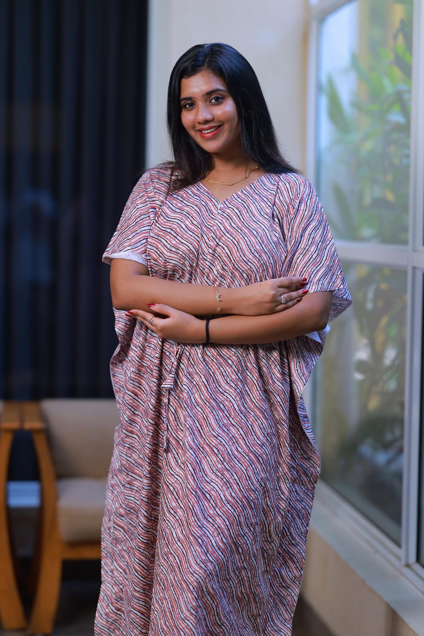 Brown With White Slite Line Design kaftan center zip