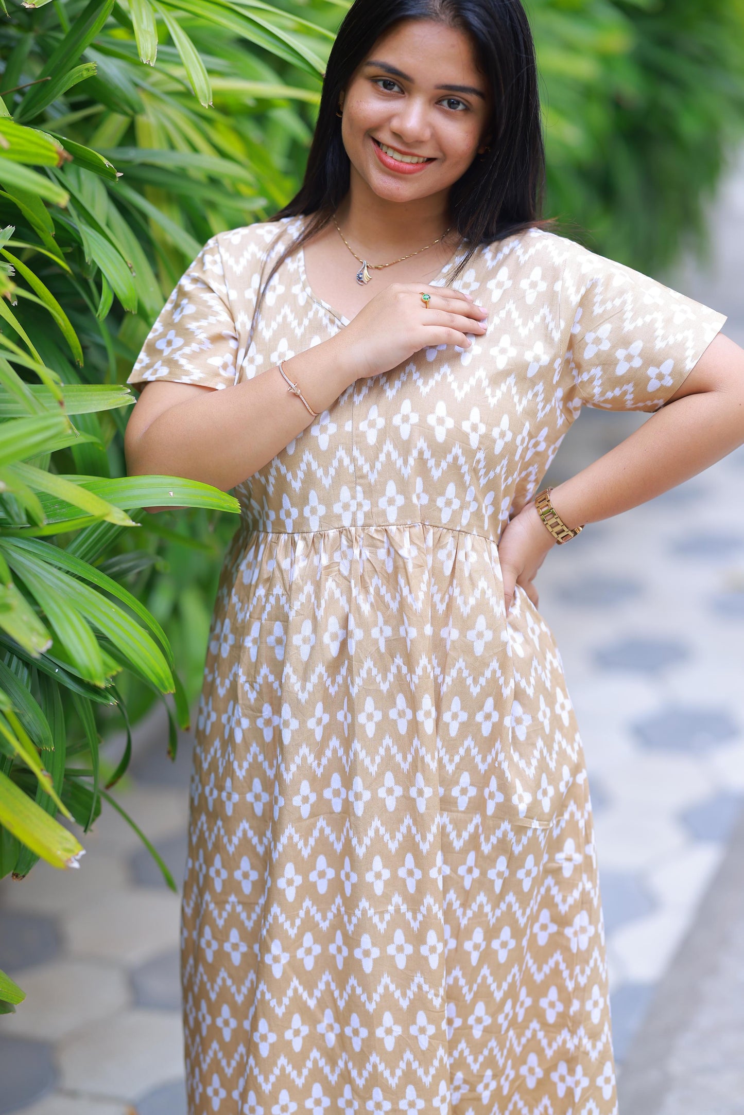 Sandel with Withe Floral Design center zip Frock