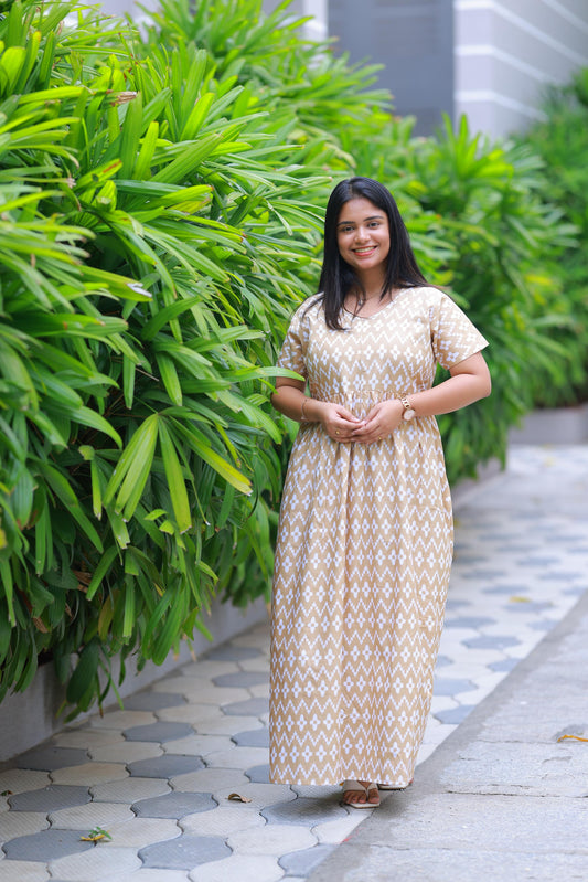 Sandel with Withe Floral Design center zip Frock