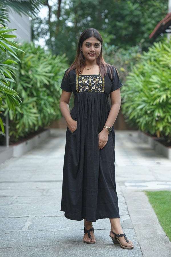Black Embroidery Popcorn Material Ziplees Frock
